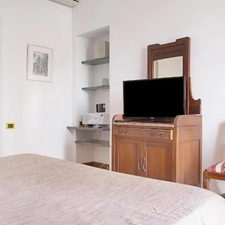Apartment Helios - Centre, Lake, 10' Car - Free Parking Self Check-in Airco